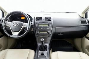 Toyota Avensis Luxury 2.2 D-CAT 130kW (5 foto / 7)