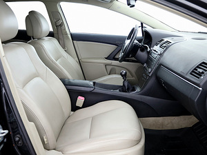 Toyota Avensis Luxury 2.2 D-CAT 130kW (6 foto / 7)