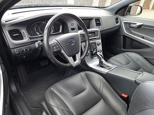 Volvo V60 Summum Facelift Black Edition (5 foto / 13)