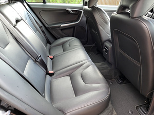Volvo V60 Summum Facelift Black Edition (7 foto / 13)