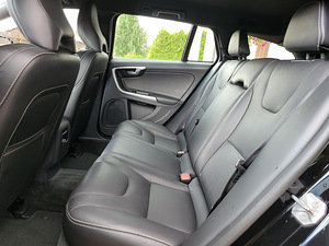 Volvo V60 Summum Facelift Black Edition (8 foto / 13)
