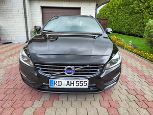 Volvo V60 Summum Facelift Black Edition (13 foto / 13)