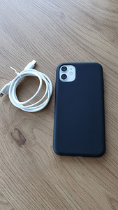 iPhone 11 (6 foto / 6)