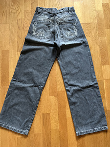 Широкие джинсы (2 фото из 5)