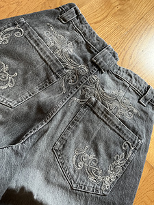 Широкие джинсы (3 фото из 5)