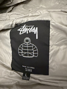 Чёрная пуховая куртка Stüssy (5 фото из 8)