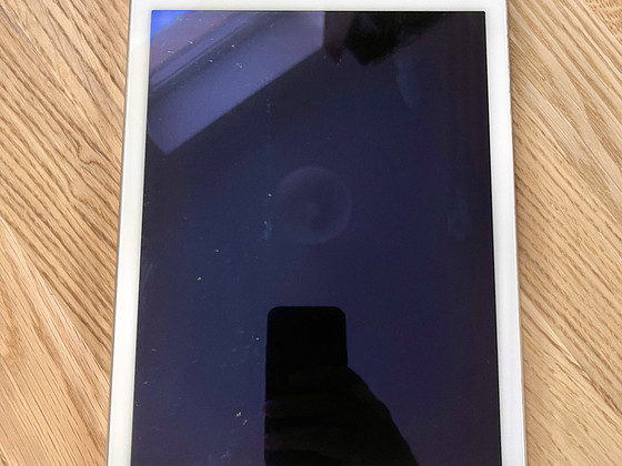 Apple iPad Air 2 / 16 ГБ / Wi‑Fi + Cellular / 2014