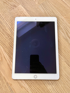 Apple iPad Air 2 / 16 GB / Wi-Fi + Cellular / 2014 (1 foto / 2)