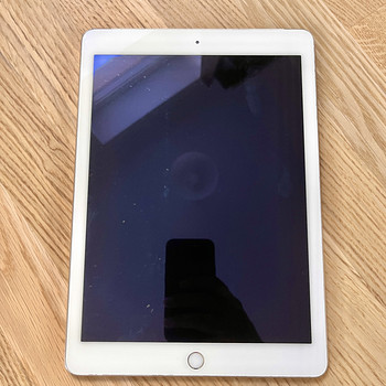 Apple iPad Air 2 / 16 ГБ / Wi‑Fi + Cellular / 2014