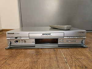 Видеомагнитофон Panasonic NV-HS830 S-VHS (1 фото из 5)