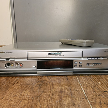 Panasonic NV-HS830 S-VHS videomakk