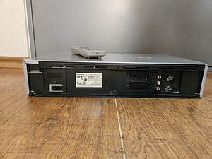 Видеомагнитофон Panasonic NV-HS830 S-VHS (5 фото из 5)