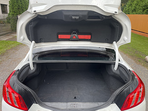 Peugeot 508 (11 фото из 12)