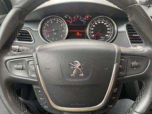 Peugeot 508 (10 фото из 12)