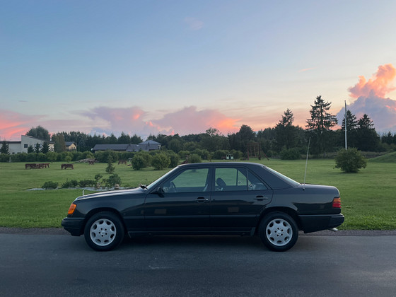 W124 MB 300D Mercedes Benz 3.0 Diesel 83kw OM603 1988