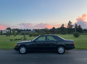 W124 MB 300D Mercedes Benz 3.0 Diesel 83kw OM603 1988 (1 foto / 15)