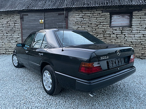 W124 MB 300D Mercedes Benz 3.0 Diesel 83kw OM603 1988 (4 foto / 15)