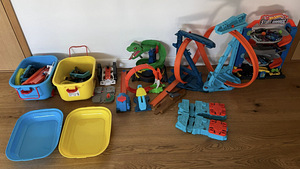 Hot Wheelsi komplekt: parkla, rajad, käivitajad ja detailid (1 foto / 6)