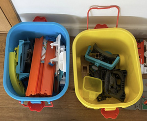 Hot Wheelsi komplekt: parkla, rajad, käivitajad ja detailid (6 foto / 6)