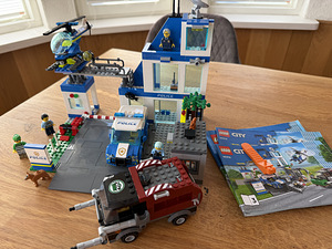 60316 LEGO City Police Полицейский участок (1 фото из 1)