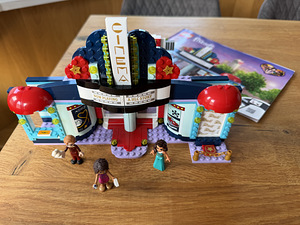 LEGO Friends Heartlake City kino 41448 (1 foto / 1)
