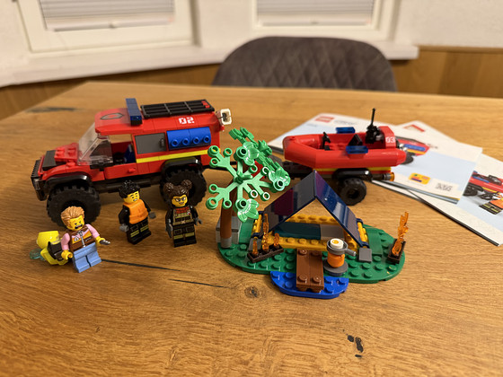 LEGO City Пожарный внедорожник 4X4 со спасательной лодкой