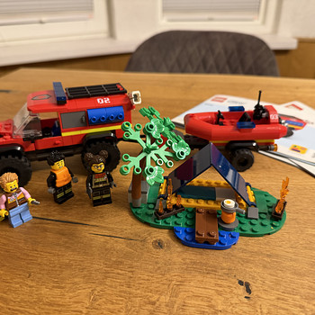 LEGO City Пожарный внедорожник 4X4 со спасательной лодкой