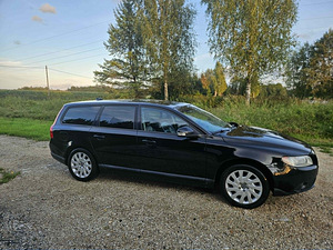 VOLVO V70 (4 фото из 8)