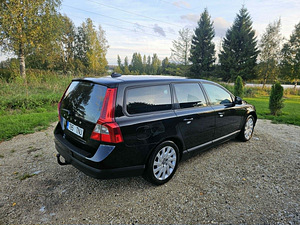 VOLVO V70 (5 фото из 8)