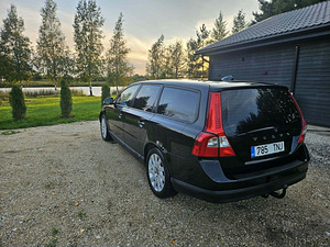 VOLVO V70 (6 фото из 8)