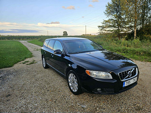 VOLVO V70 (1 фото из 8)
