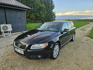 VOLVO V70 (2 фото из 8)