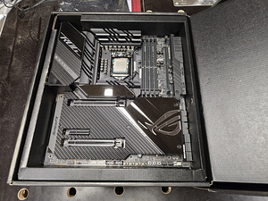 ROG Maximus XIII Extreme + процессор Intel CoreTM i9-11900K (3 фото из 7)