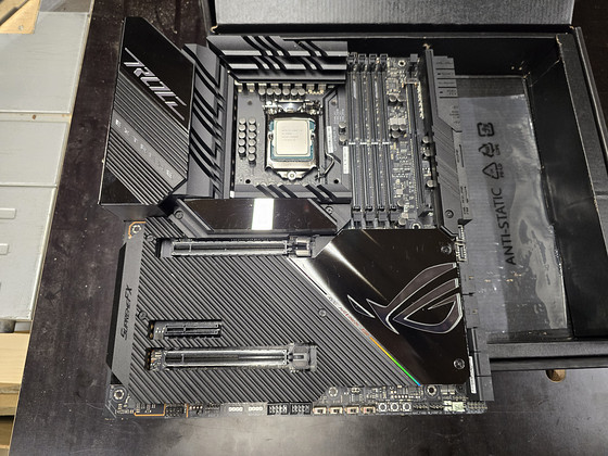 ROG Maximus XIII Extreme + процессор Intel CoreTM i9-11900K