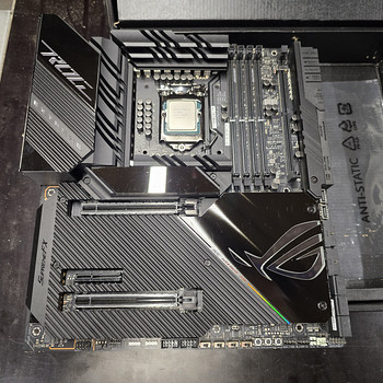 ROG Maximus XIII Extreme + Intel CoreTM i9-11900K Processor