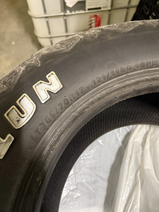 Sailun Terramax M/T LT265/70R17, DOT 4723. Mustrit ca 11–13 (1 foto / 4)
