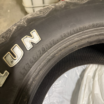 Sailun Terramax M/T LT265/70R17, DOT 4723. Mustrit ca 11–13