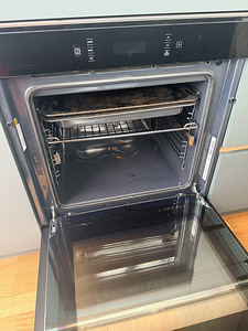 Встраиваемая духовка Hotpoint (2 фото из 3)