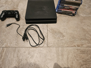 Sony Ps4 SLim + 2 games playstation 4 (1 foto / 1)