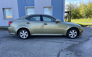 Lexus IS 220D (3 фото из 11)