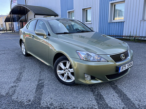 Lexus IS 220D (6 фото из 11)