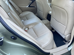 Lexus IS 220D (7 фото из 11)