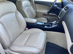 Lexus IS 220D (8 фото из 11)
