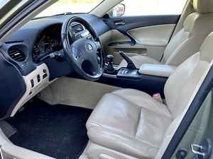 Lexus IS 220D (9 фото из 11)