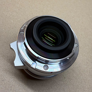 Voigtländer 28mm f/2 Ultron VM Type II, байонет Leica M (3 фото из 5)