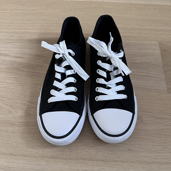 Klassikalised mustad tossud, 41