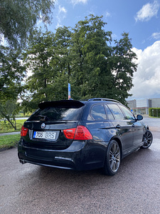 BMW 330D (2 фото из 3)