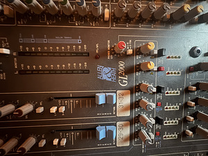 Микшерный пульт Allen & Heath GL2000 24 канала (3 фото из 4)