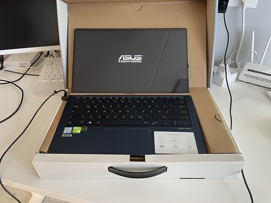 ASUS ZenBook UX433FN / i7-8565U / 16 ГБ / 256 ГБ NVMe / MX150