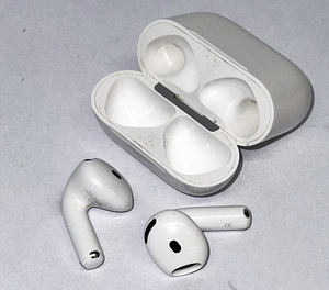 Helivarustus Apple AirPods 4 H2 kiip ANC (2 foto / 2)